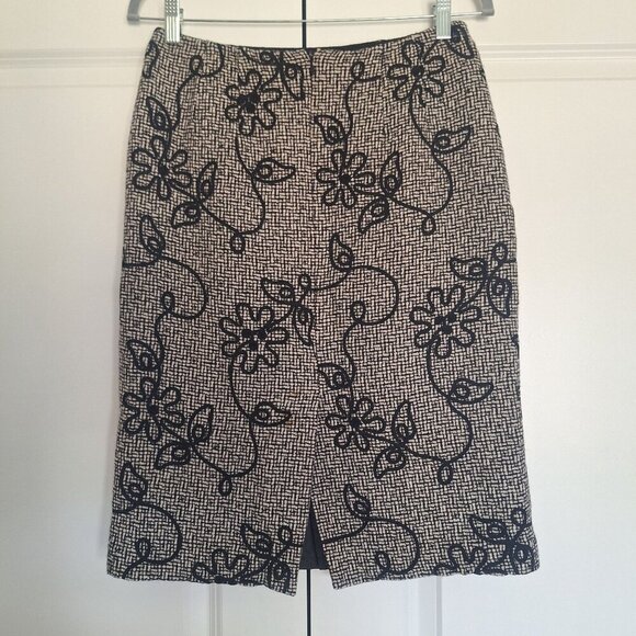 💙 Talbots Floral Embroidered Wool Pencil Skirt Size 8 Fall Warm Classy Preppy - Picture 6 of 8